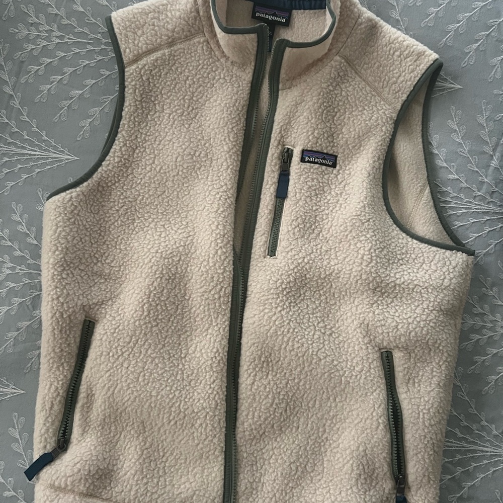 Patagonia Off-White Fleece Vest with Green Accents